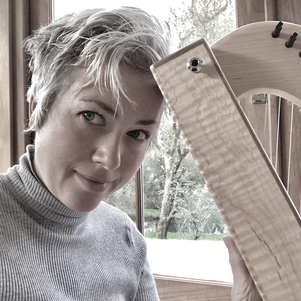 Photograph of singer and harpist Holly Honeychurch
